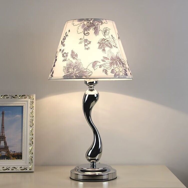Elegant Floral Patterned Table Lamp