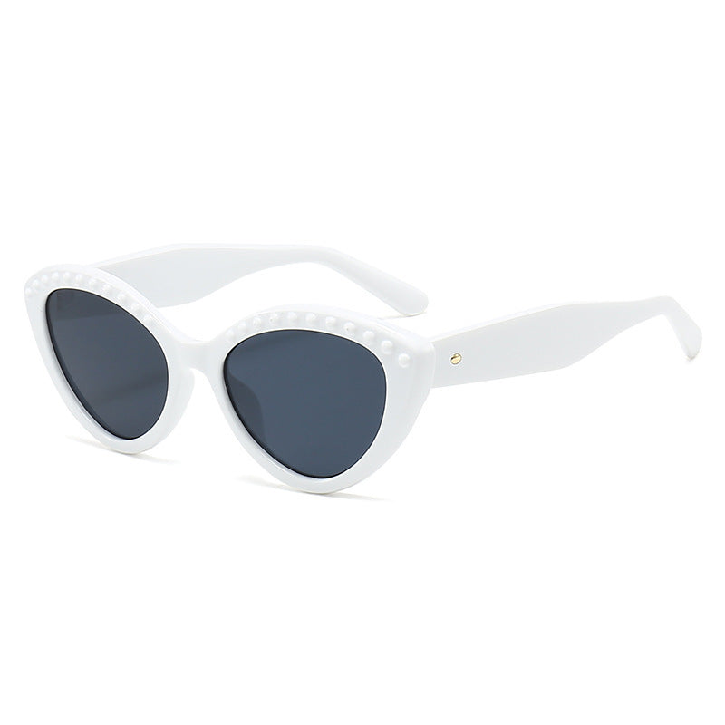 Women Cat-Eye Sunglasses with Glittering Details Bowlift