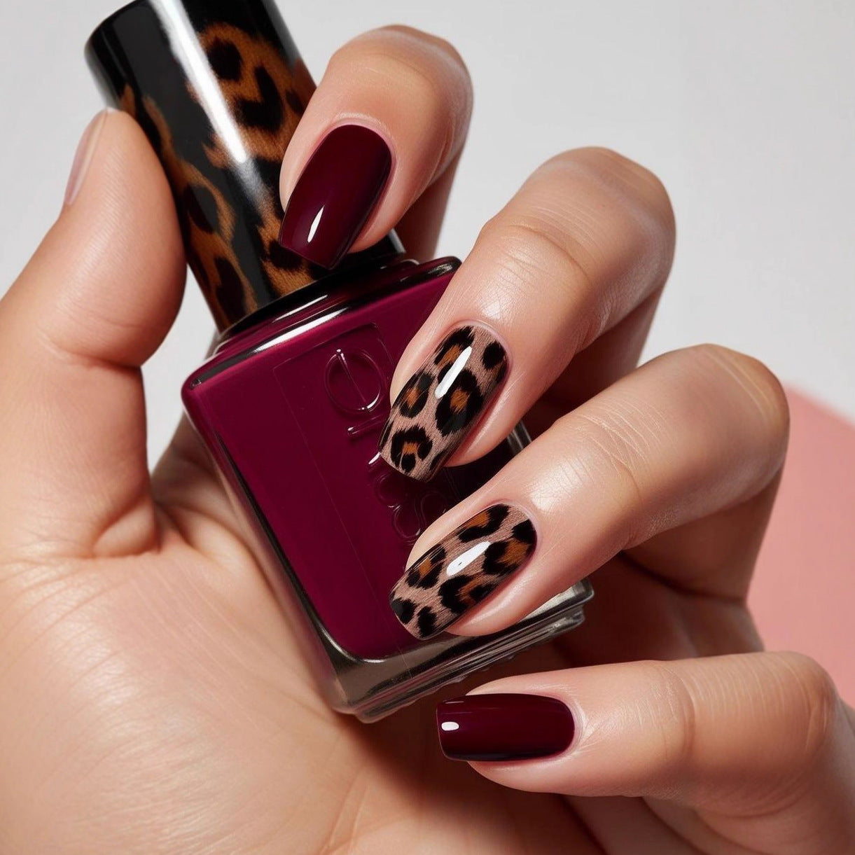 Nail polish with animal design Acalora
