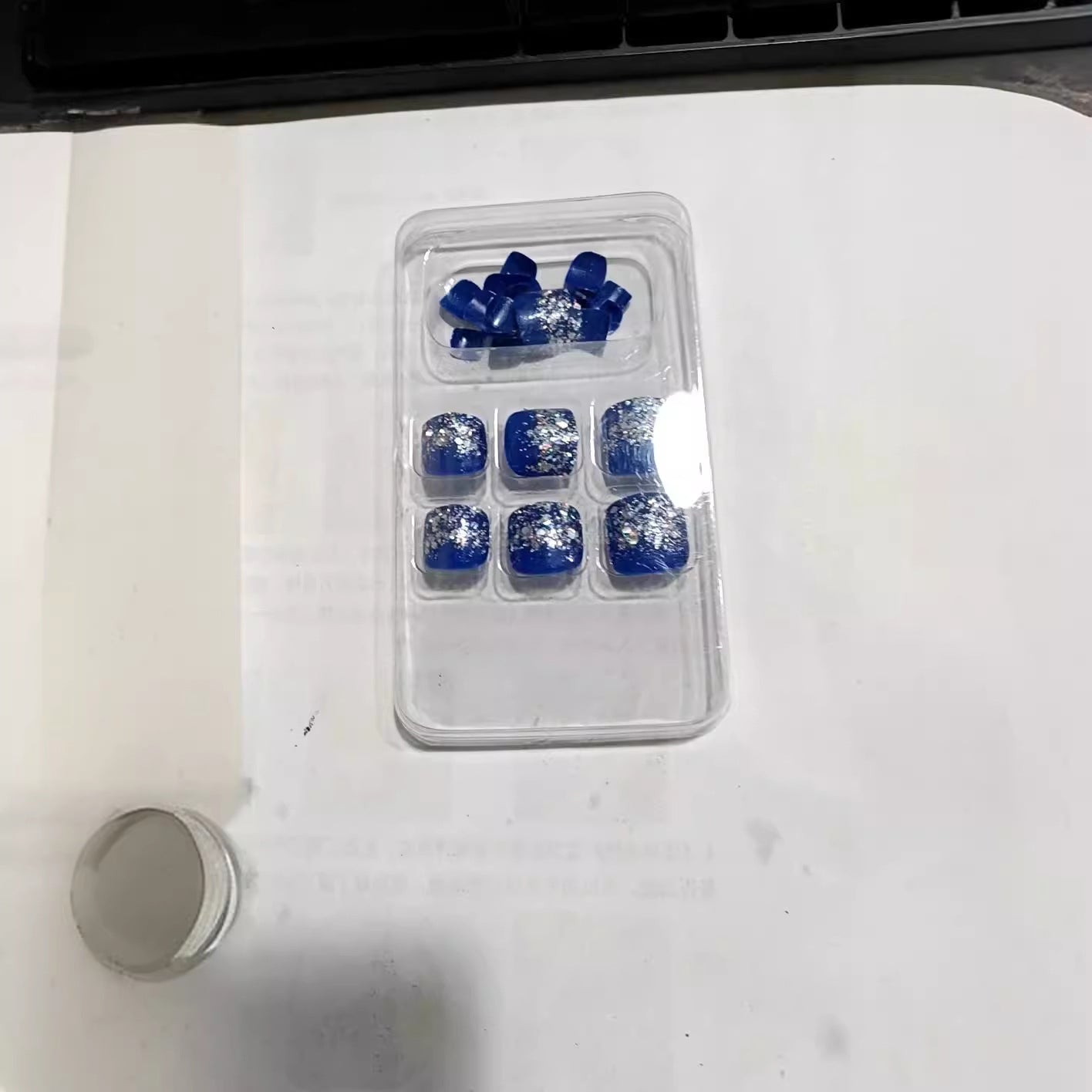 Glitter Accent Press-On Nail Set Acalora