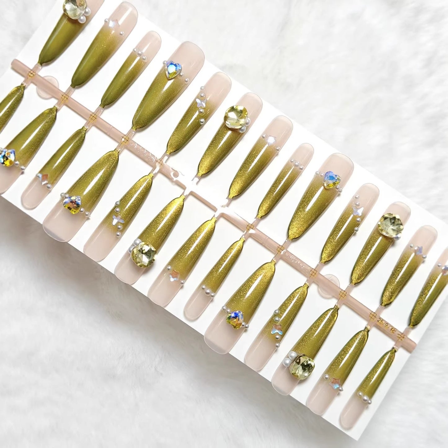 Artificial nail set with glamorous jewelry embellishments Acalora