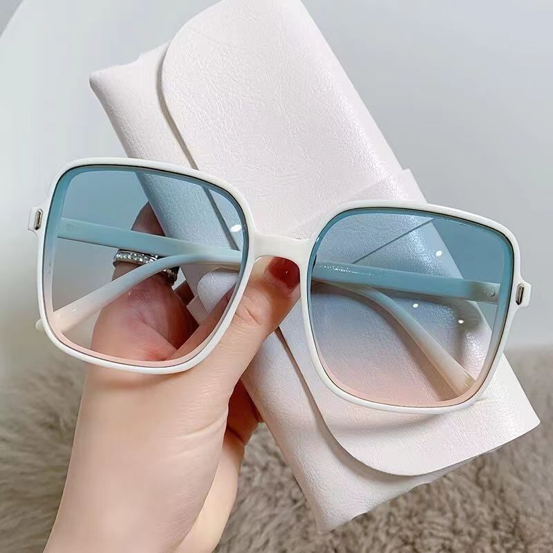 Women's square oversized sunglasses with integrated UV protection Skanto