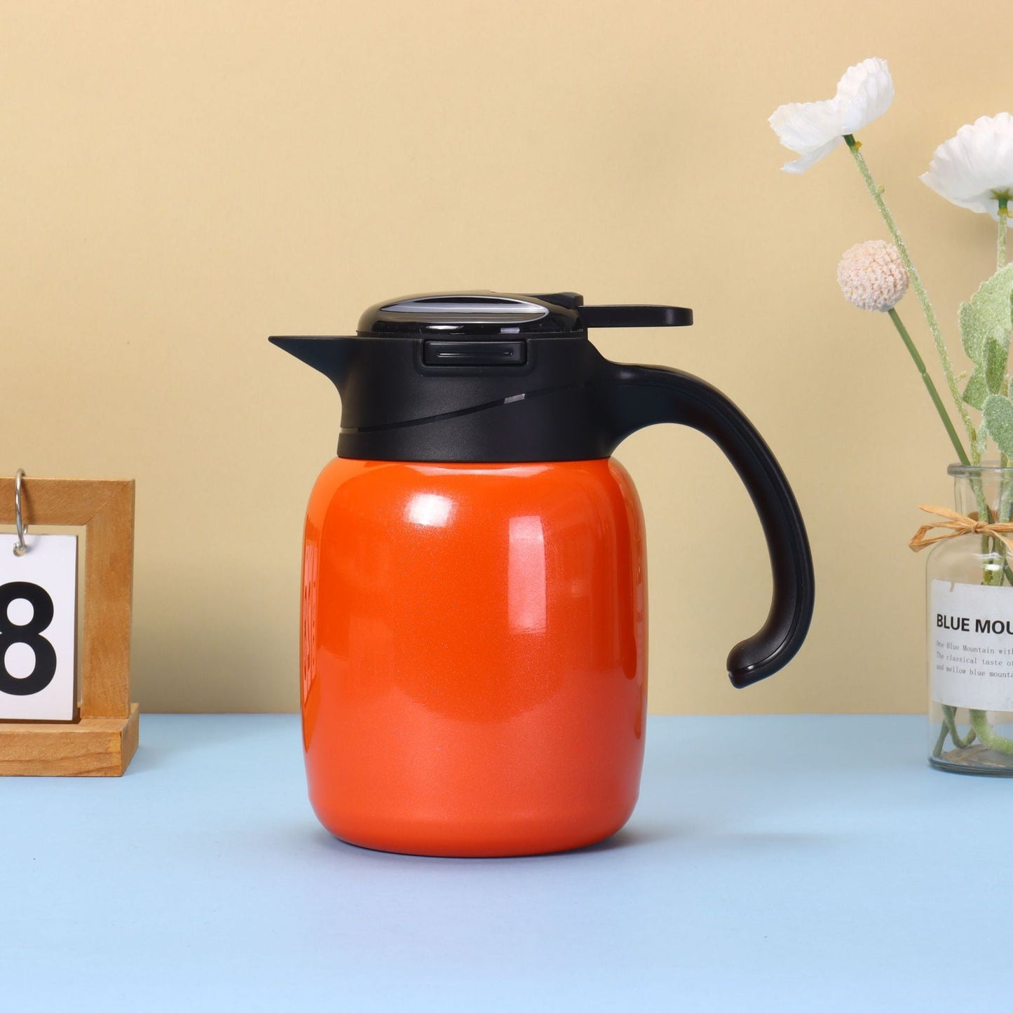 Ladies thermal carafe with practical spout and double-walled technology Bowlift