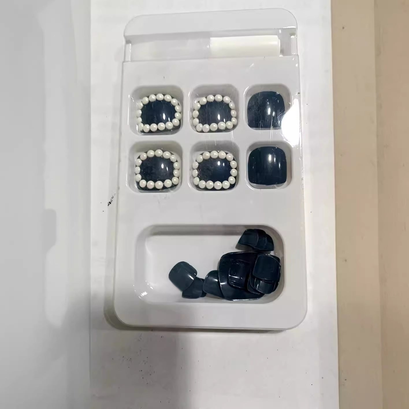 Decorative Press-On Nail Set with Pearl Accents Acalora