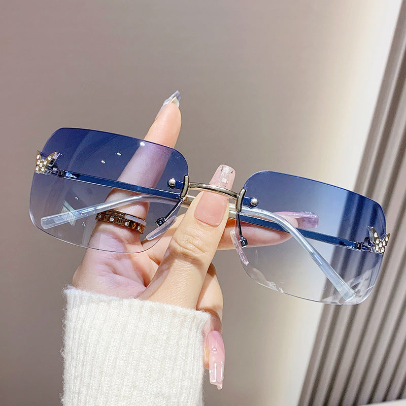 Women's fashion sunglasses with unique frame and luxurious accents Bowlift