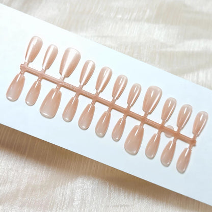Artificial nails in the elegant nail art set Acalora