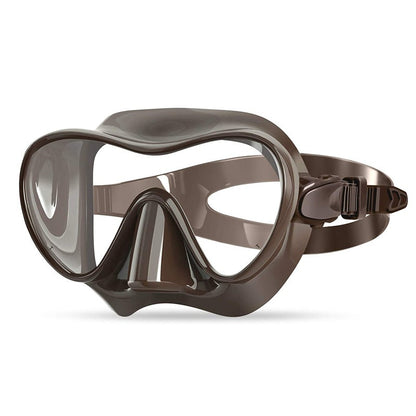 Diving mask with flexible silicone edge and clear field of vision Bowlift