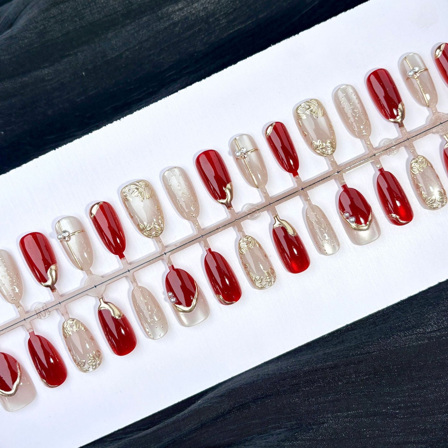 Acrylic nail set with elegant flower and glitter accents Acalora