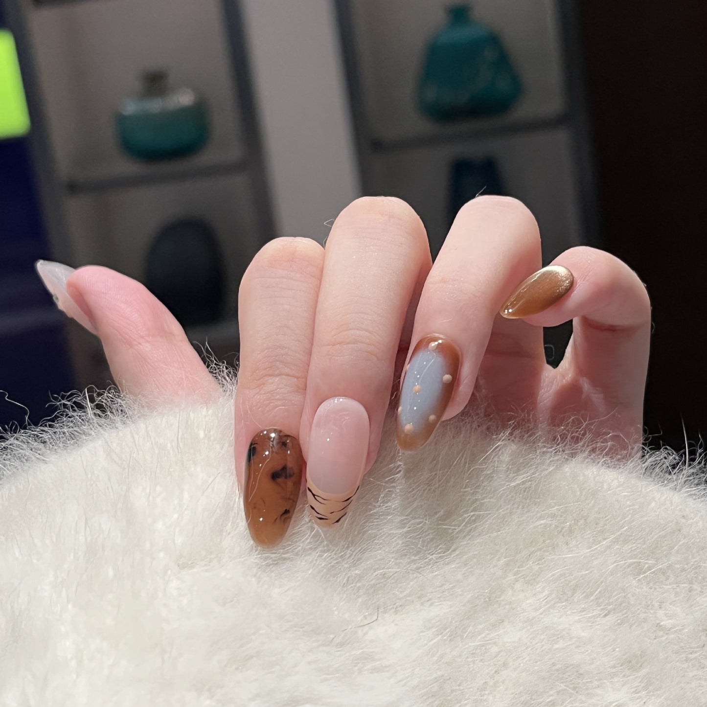 Artistic Press-On Nail Set with Unique Abstract Design Elements Acalora