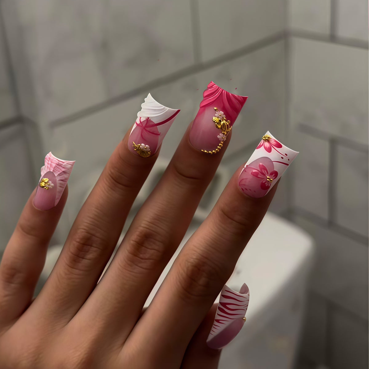 Elegant Floral Nail Art Extensions Acalora