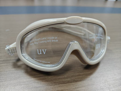 Swimming mask with wide field of vision and UV protection Bowlift