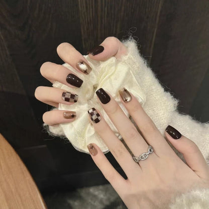 Artificial nails with modern geometric patterns Acalora