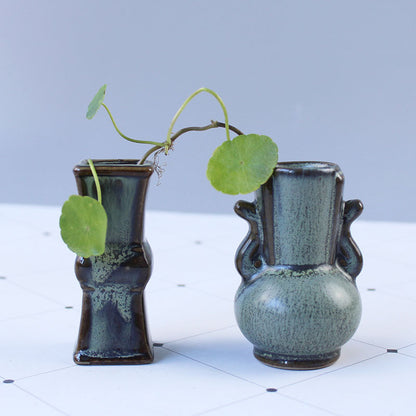 Elegant ceramic vase with artistic design Acalora