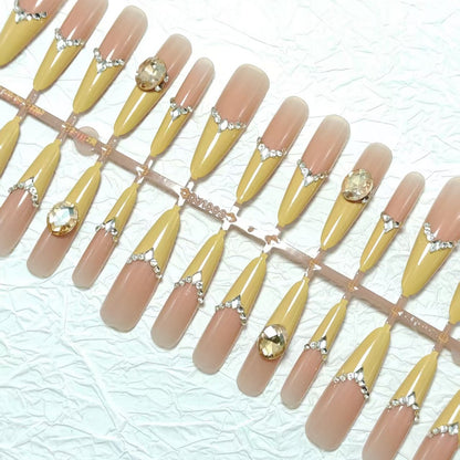 Artificial nails with elegant 3D applications and glitter Acalora