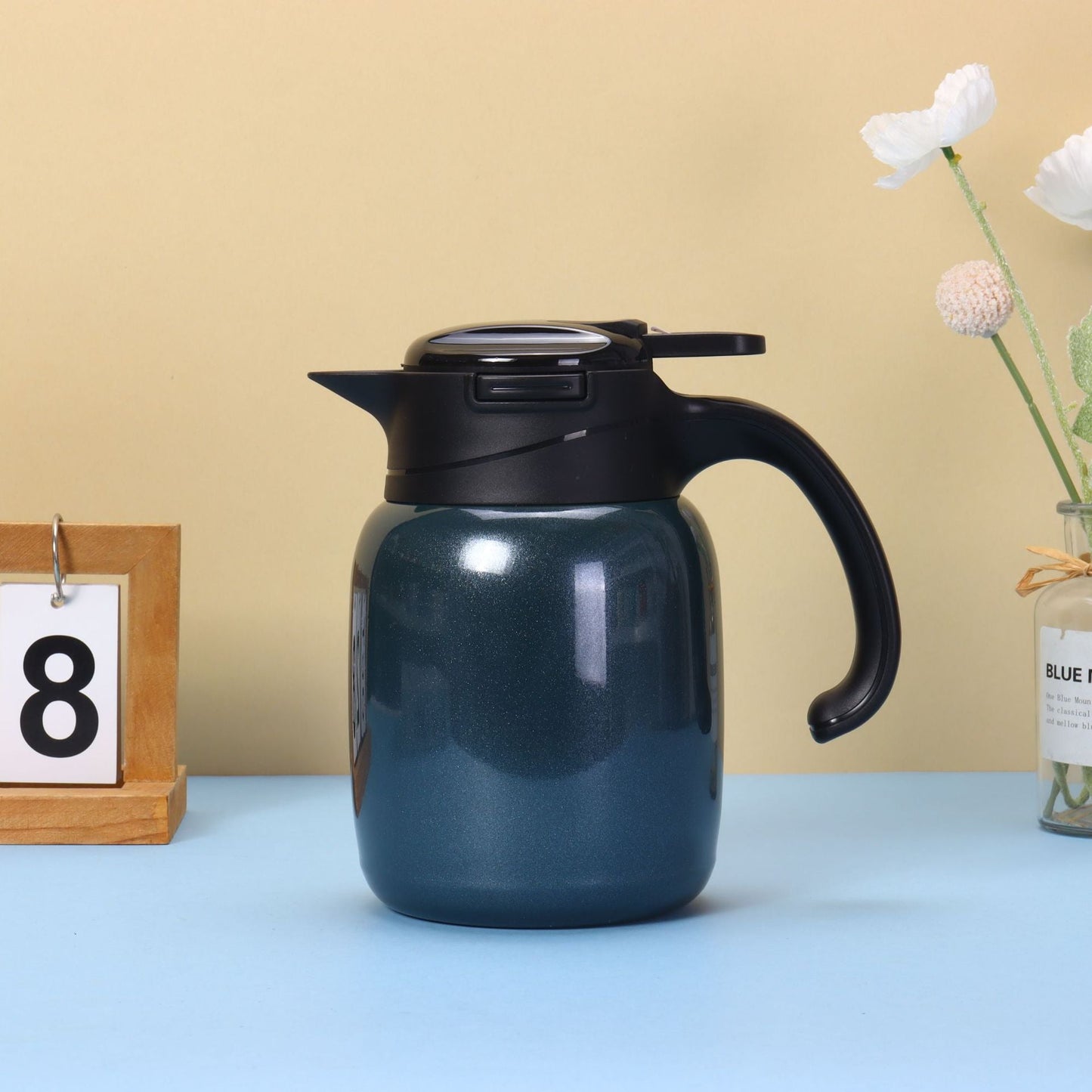 Ladies thermal carafe with practical spout and double-walled technology Bowlift