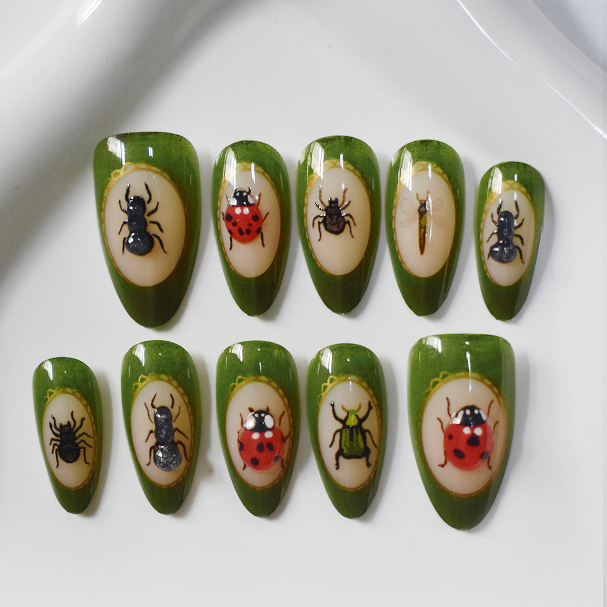 Artistic Insect-Embellished Press-On Nail Art Acalora