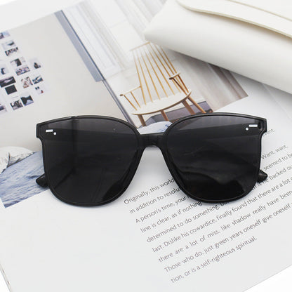 Ladies Cat-Eye Sunglasses with Elegant Design Bowlift