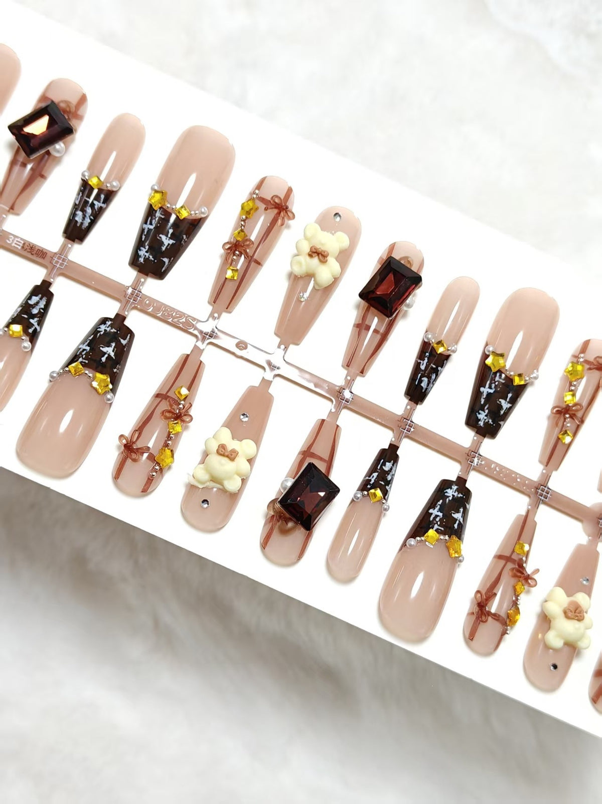 Artificial nails with playful animal designs and glitter effects Acalora
