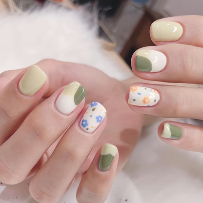 Artificial Nail Set with Playful Flower Patterns Acalora
