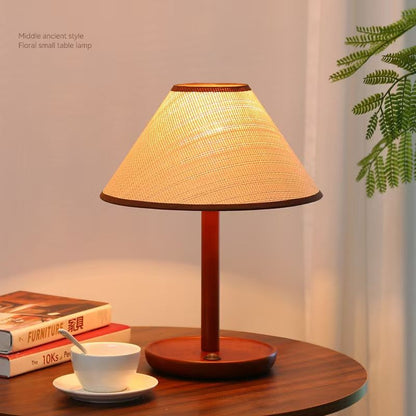 Vintage-Inspired Floral Table Lamp