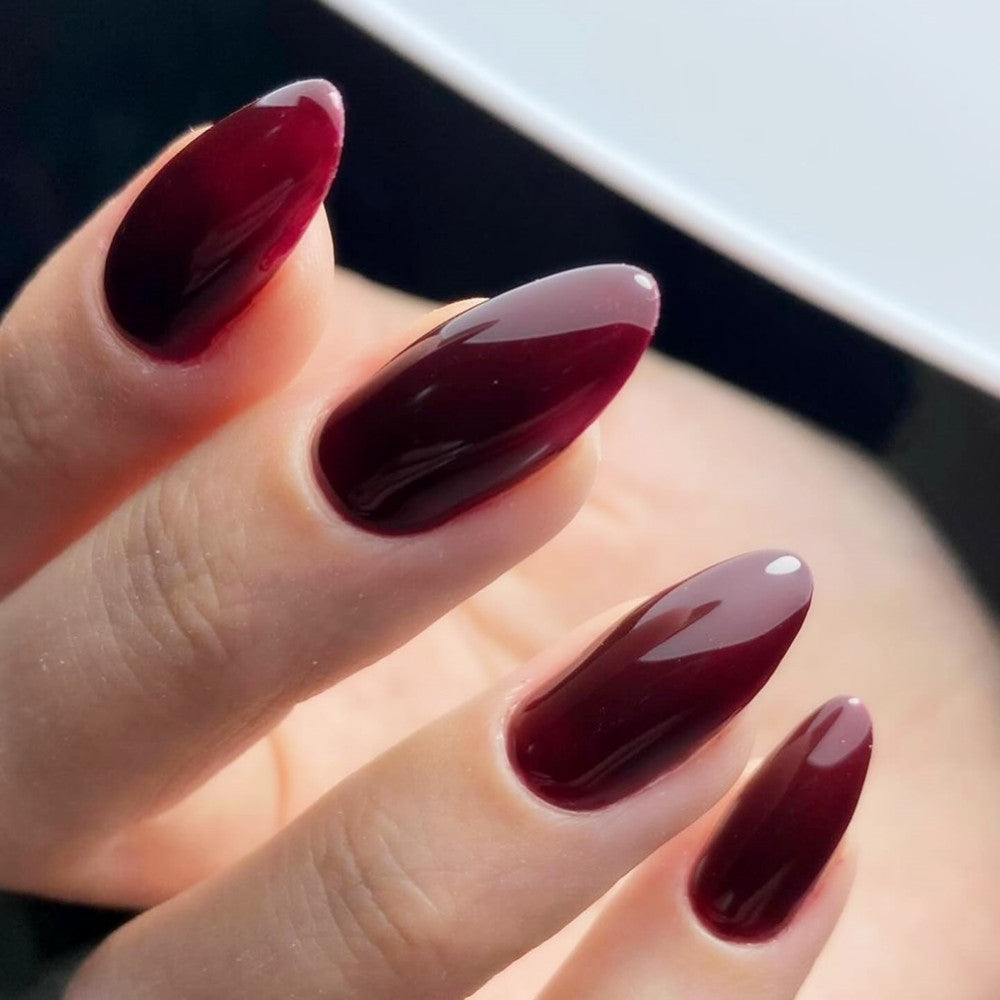 Acrylic nails with elegant almond shape Acalora