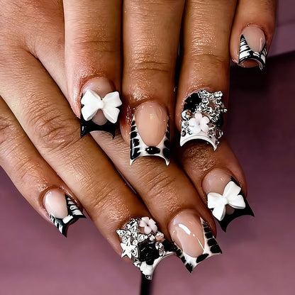 Artificial nail design with elaborate 3D decorations Acalora