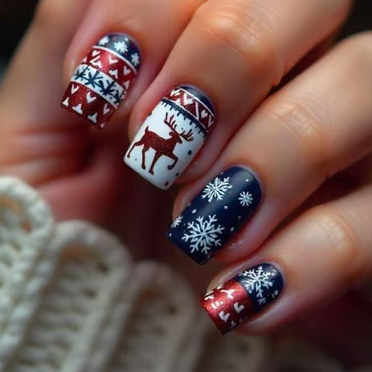 Winter-Themed Holiday Nail Art Acalora