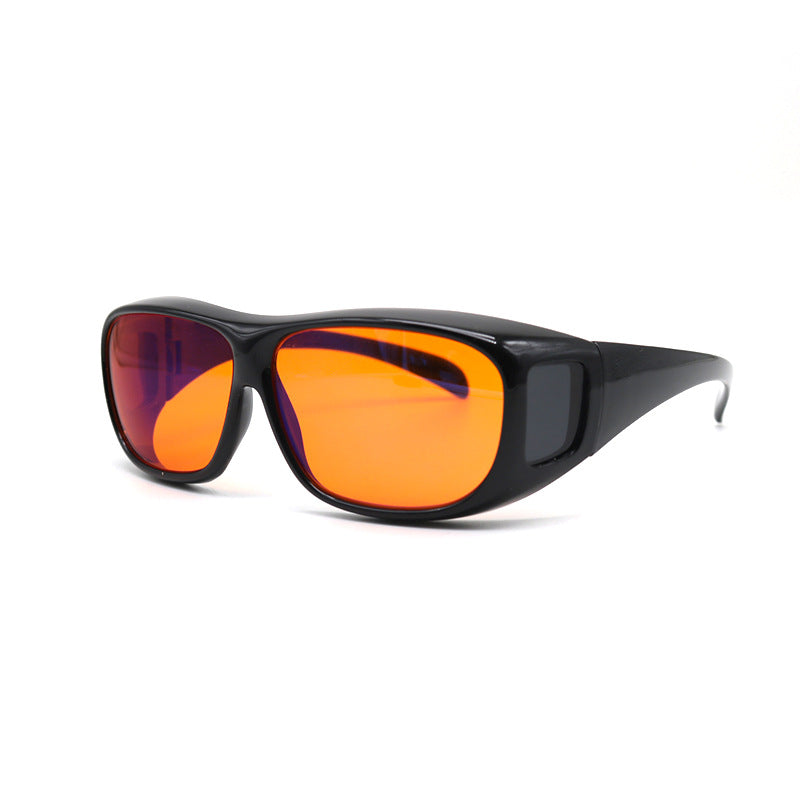 Night vision goggles with anti-glare technology