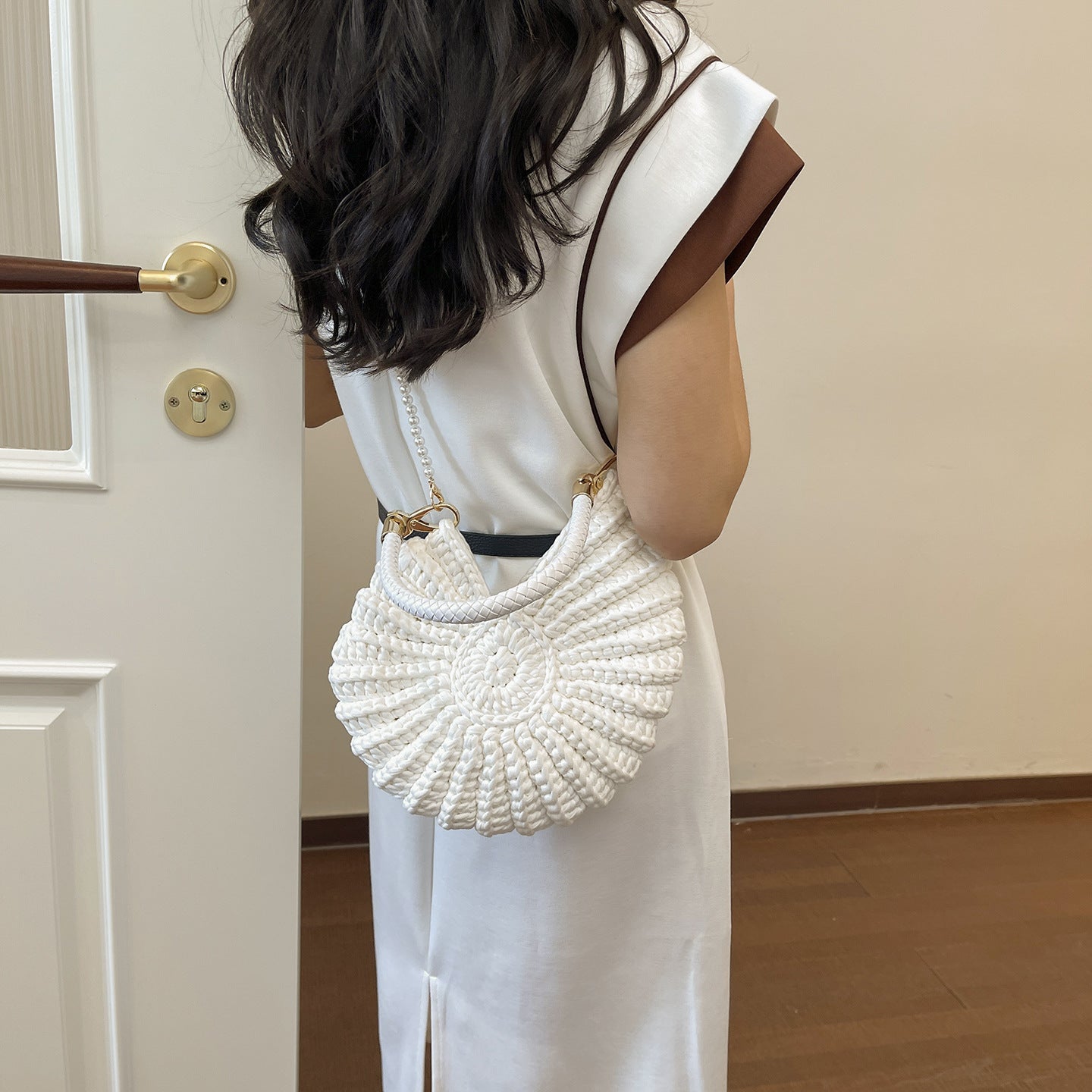 Handmade Crossbody Bag in Shell Design Bowlift