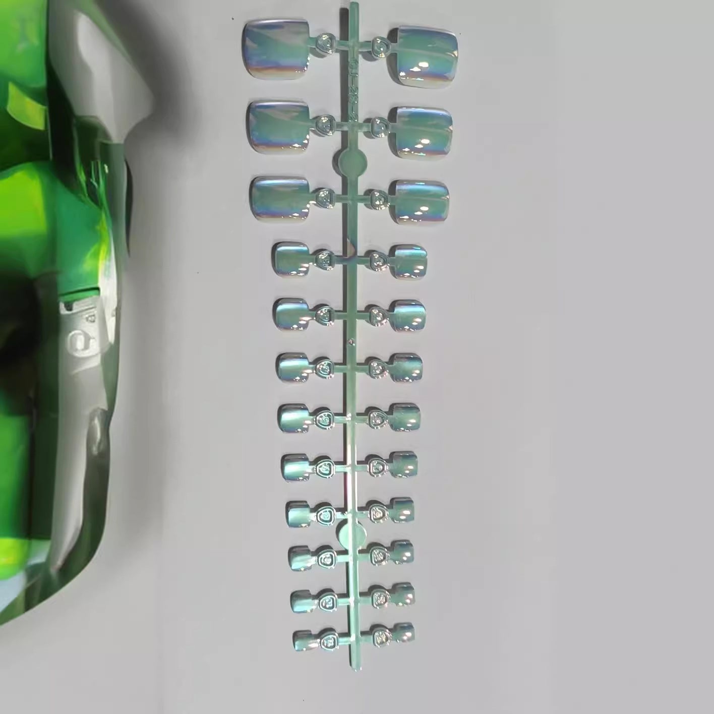 Iridescent Press-On Nail Set Acalora