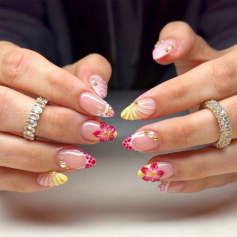 Artificial nail set with floral motifs and elegant embellishments Acalora