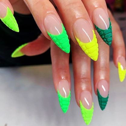 Creative artificial nails with trendy geometric design Acalora