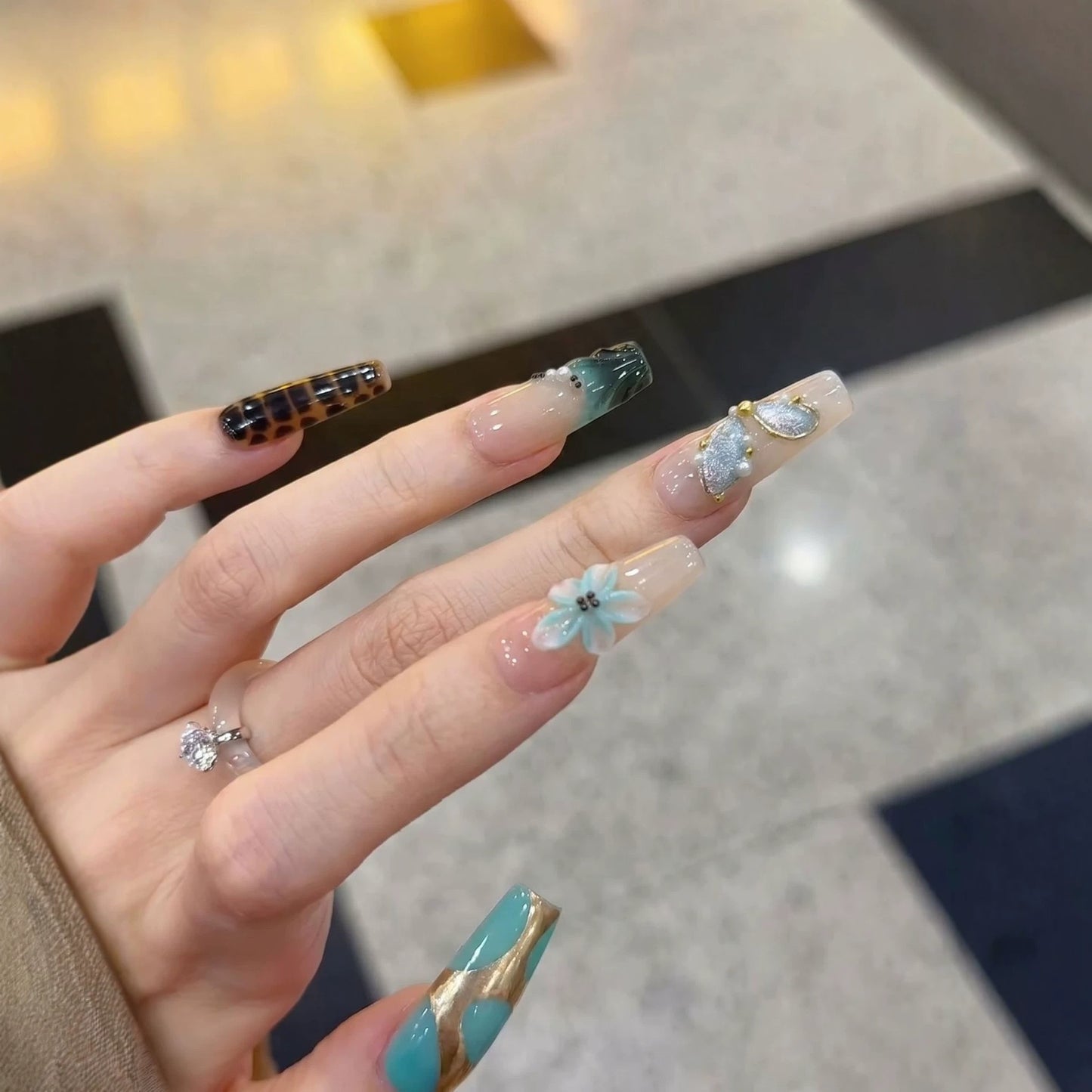 Artistic Press-On Nail Art Set with Floral and Geometric Designs Acalora