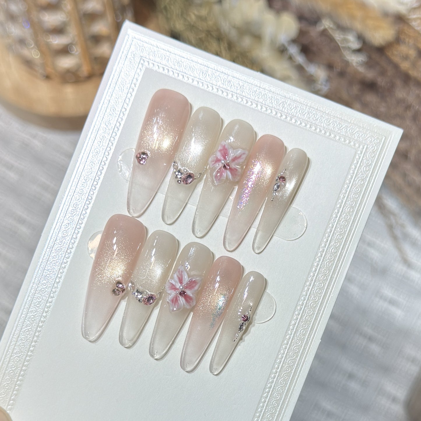 Artistic Floral-Accent Press-On Nail Set Acalora
