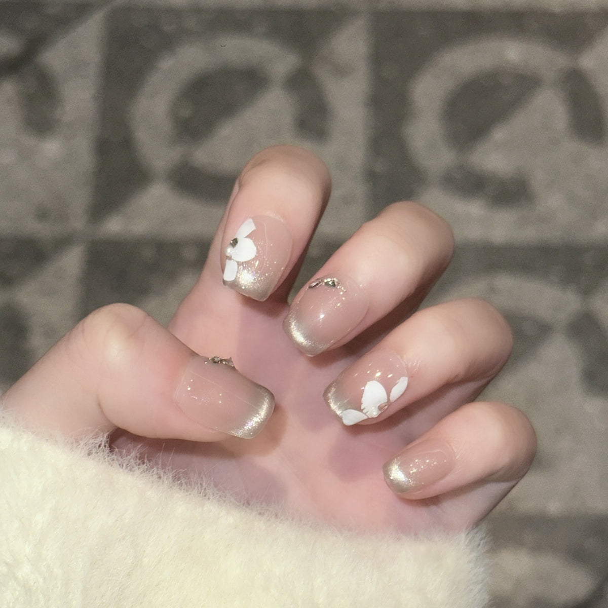 Decorative Press-On Nail Set with Elegant Leaf Design Acalora