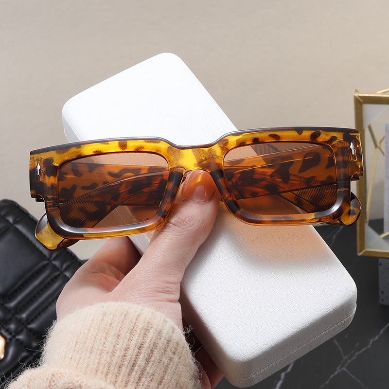 Women Fashion Rectangle Sunglasses with High-Quality Lenses Bowlift