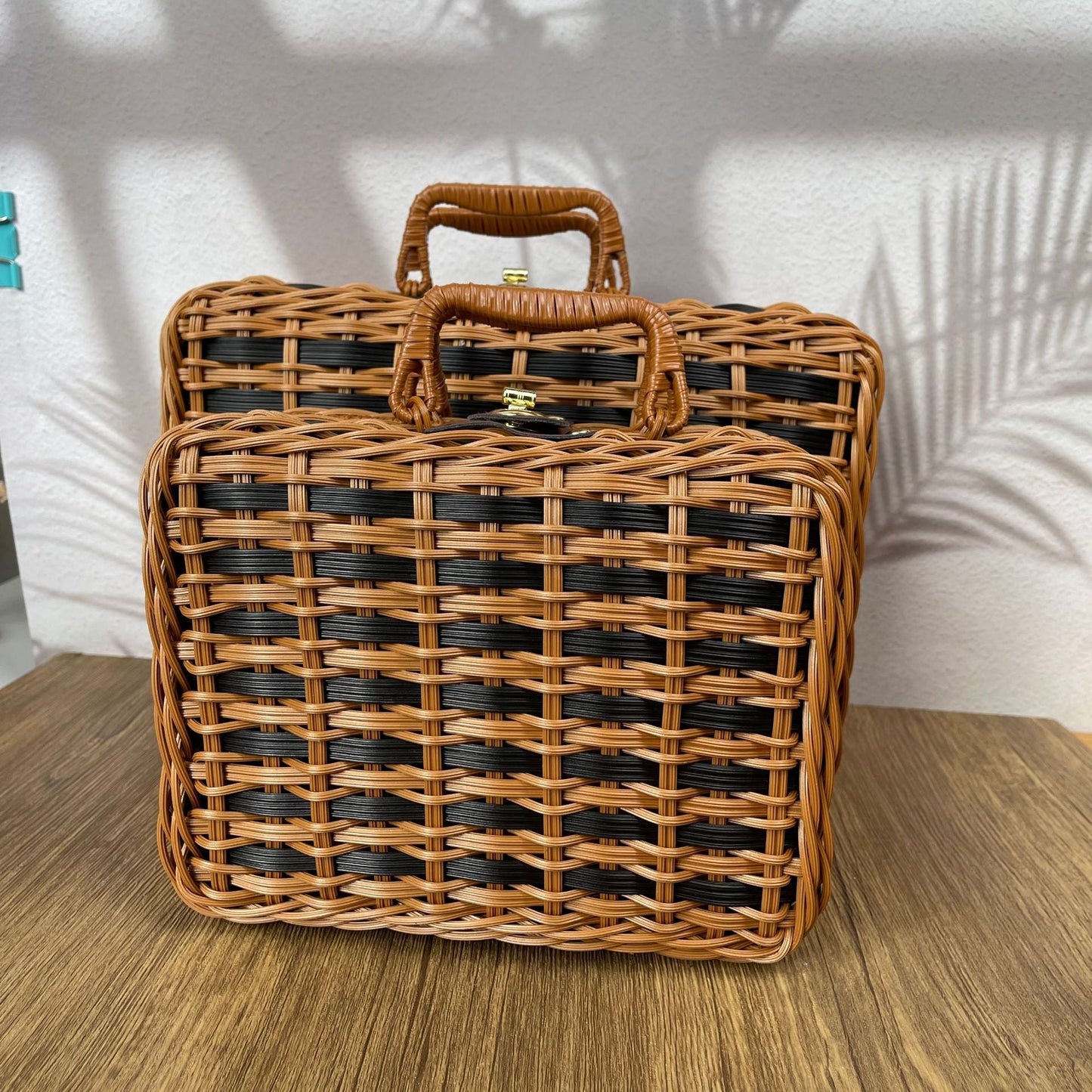 Women elegant handbag made of woven material Kalsten