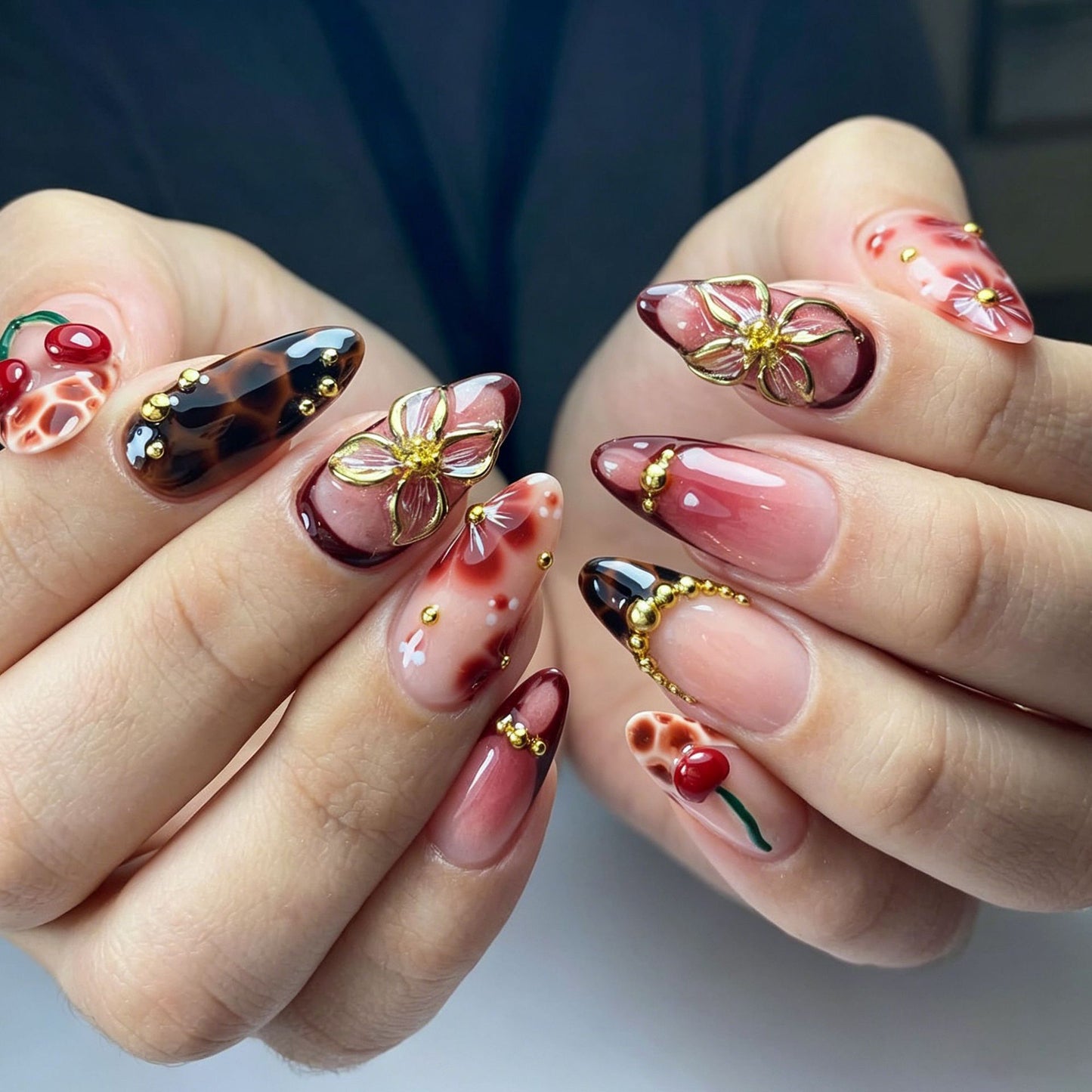 Artificial nail set with elegant floral designs and glitter effect Acalora