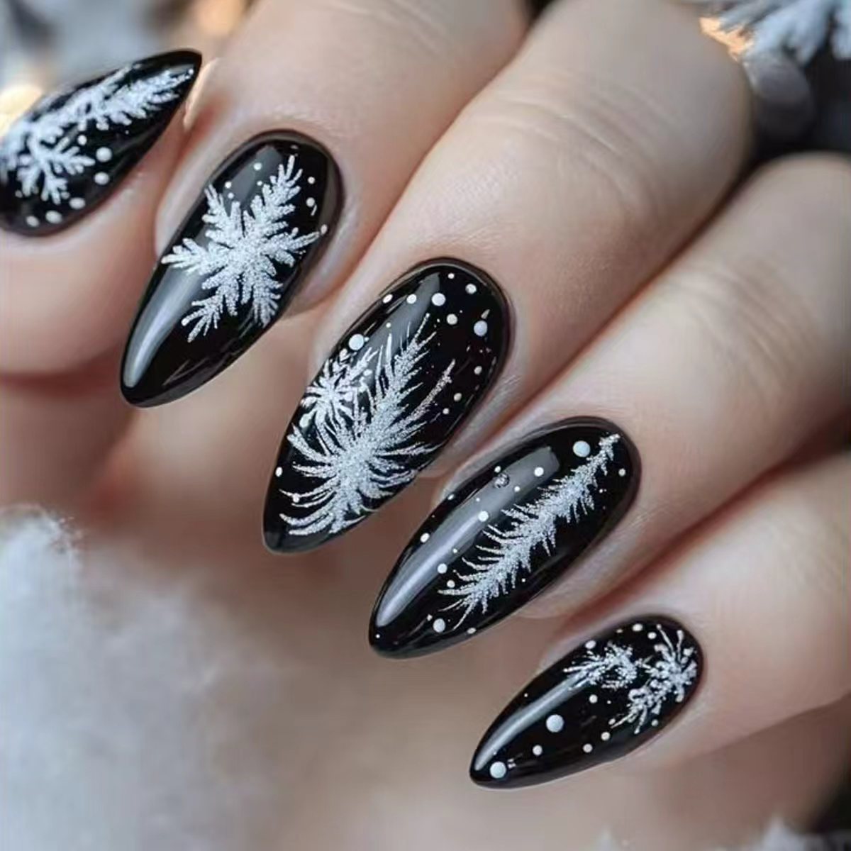 Elegant Winter-Themed Nail Art Acalora