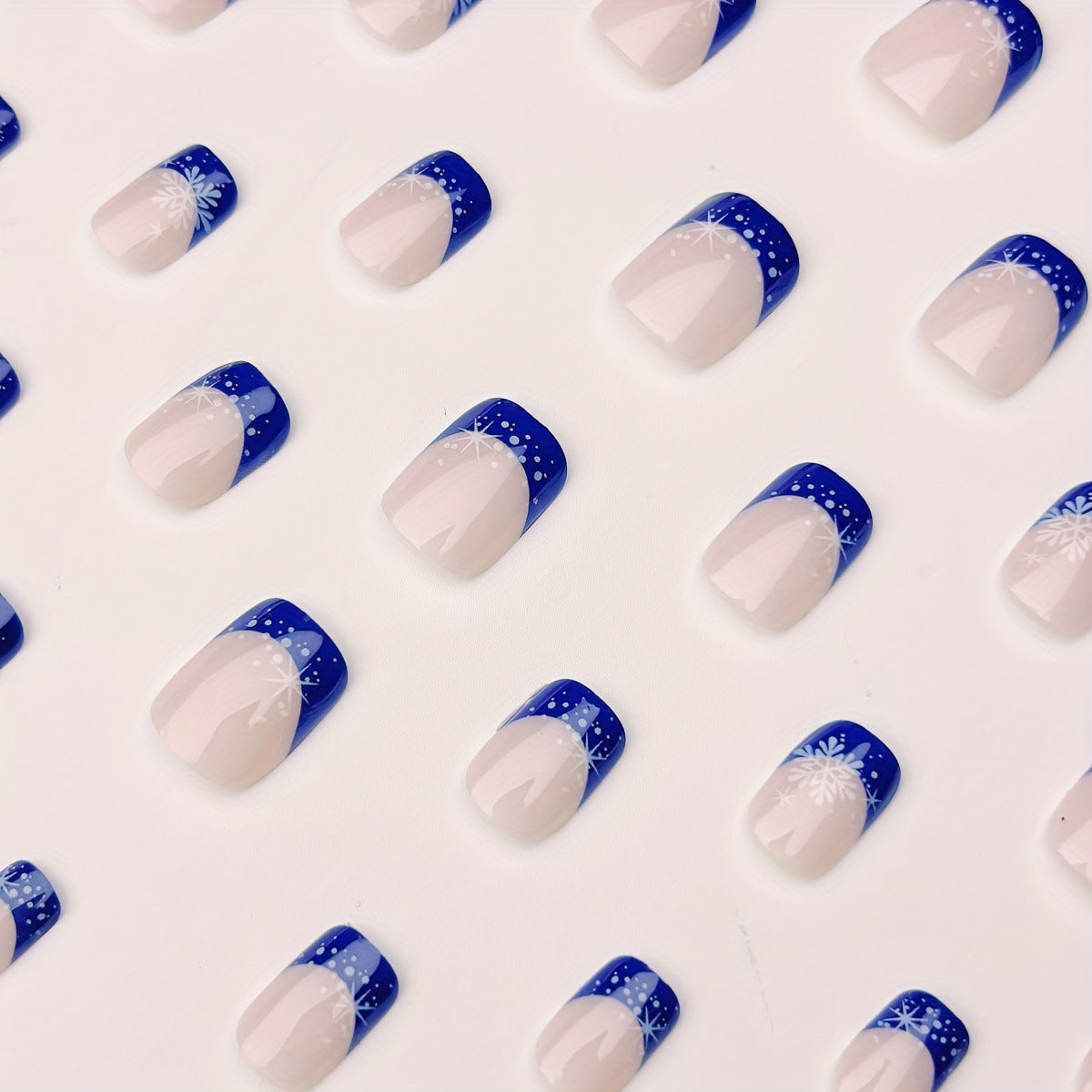 Winter-Themed Frosted Nail Art Acalora