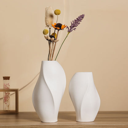 Elegant and contemporary ceramic vase Acalora