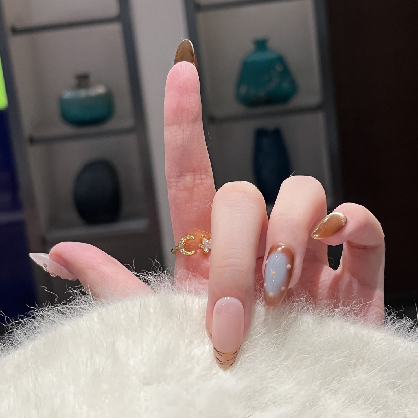 Artistic Press-On Nail Set with Unique Abstract Design Elements Acalora