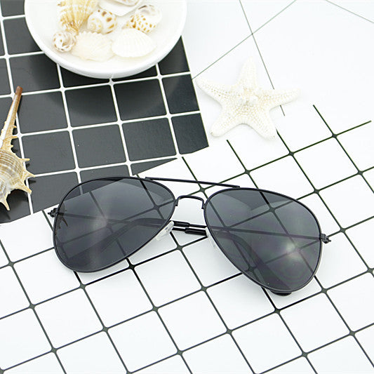 Women's modern pilot sunglasses with color gradient lens design Skanto
