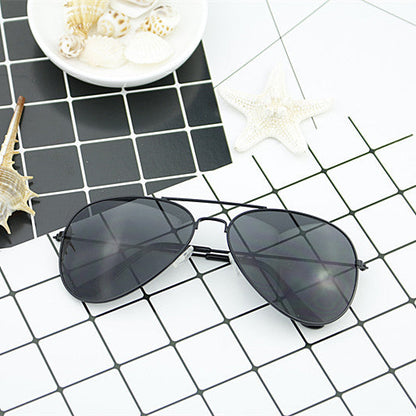 Women's modern pilot sunglasses with color gradient lens design Skanto