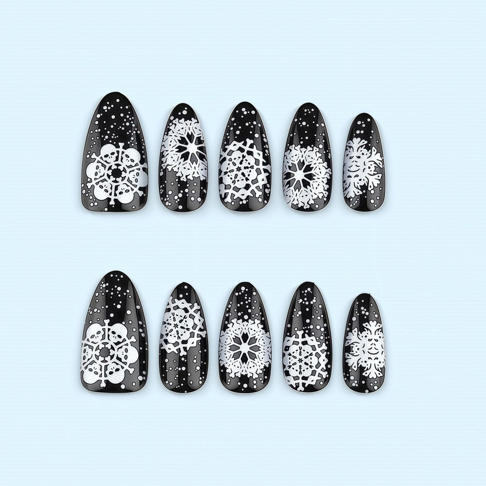 Artificial nails in a unique winter design with snow and reindeer motifs Acalora