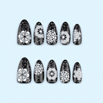 Artificial nails in a unique winter design with snow and reindeer motifs Acalora