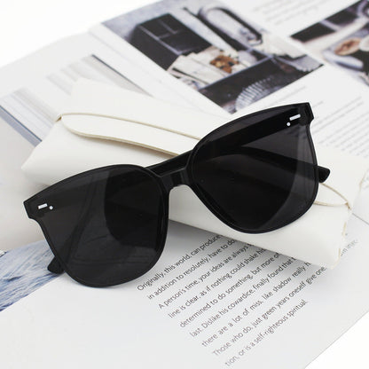 Ladies Cat-Eye Sunglasses with Elegant Design Bowlift