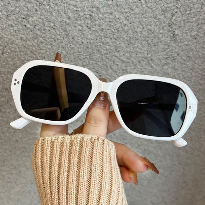 Women's fashionable oversized sunglasses in an elegant design Karnz