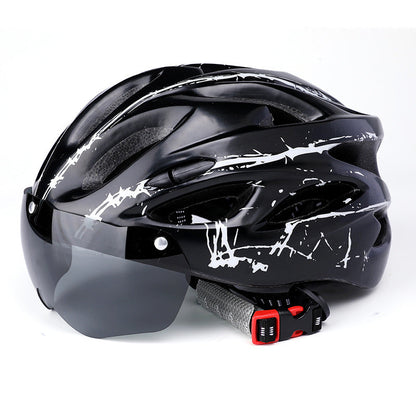 Bicycle helmet with integrated sun visor and optimal ventilation Karnz