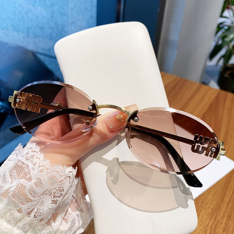 Women's fashionable sunglasses in an elegant oval design Karnz